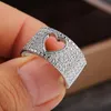 Unisex Copper Inkrustowany Cyrkon Ring Rozmiar 6-12 Osobowości Pierścionki Kreatywny Hollow Heart Pierścienie Palec Decor Biżuteria Ślubna