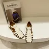 Sandaler Retro Weave Gladiator Kvinnor Toe Toe Flat Sommar Skor Kvinna Spänne Bälte Klipp ut Korsa Smalband Sandalias Mujer 2021