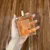 女性のための香水フレグランスレディクラシックスプレー 100 ミリリットル EDP 良い香りと長期的な香り短納期