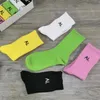 Fashional Hommes Femmes Designer Chaussettes De Sport Avec Des Lettres Une Boîte 5 Pièces Hommes Femmes Bas Chaussettes De Sport De Haute Qualité Bas 10 Couleurs