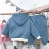 冬のファッション生まれたばかりの赤ちゃん女の子の服セットパーカーとパンツ2個の暖かいフリース裏の赤ちゃんフード付きスーツの服セット0-3y x0902