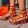 Nya heta kvinnors gladiator sandaler damer platt plattform färgglada skor kvinna casual strand sommar kilar sandaler stor storlek 35-43