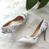 Teahoo Luxury Brand Women Pumps Punta a punta Fiore Tacco Scarpe da sposa Elegante design in seta Tacchi alti Ladies 211123