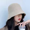 Yeni El Yapımı Tığ Örme Kova Şapka Kış Sıcak Kadın Yün Keçe Şapka Katı Renk Moda Retro Rahat Balıkçı Beanie Şapka Y0217