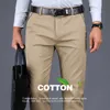 Pantaloni casual da uomo in cotone 98% 4 colori stile classico pantaloni elastici a vita alta allentati dritti pantaloni maschili di marca 210714