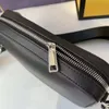 Gli spallacci a 3 colori sono regolabili Luxurys Designers Messenger Bag Borse a tracolla con cerniera FD02 Nero opaco 86 TAGLIA 22 x 15 x4 277R