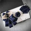 Män Ribbon Bow Tie Flower Brosch Pin Pocket Square Set Kvinnor Brudgum Bröllopskjorta Kristall Slips Rhinestone Bowtie Handkerchiefs