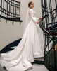 Elegante Dubai Said Mhamad Plus Size A Line Abiti da sposa Collo Batrau Pieghe Maniche lunghe Corte dei treni Abiti da sposa con volant drappeggiati 299d