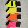 Multicolor Kostki Skarpetki z Tagi Cardboad Sport Cheerleaderki Czarne Różowe Krótkie Skarpety Dziewczyny Kobiety Bawełna Sportsskate Sneaker