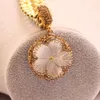 GuaiGuai Jewelry Natural White Sea Shell Carved Flower Pendant Gold Plated Chain Necklace Handmade For Women1946225