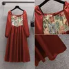 Casual Dresses Plus Storlek 4XL Kvinnor 2022 Höst Elegant Broderi Röd Klänning Fyrkant Krage Långärmad Vintage Satin Ladies Kläder