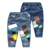 Casual vår höst 2 10 år 90 140cm Snyggt barn färg patchwork Pocket Elastic Cartoon Loose Denim Jeans för pojke 210701
