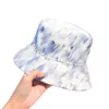 Chapeau de seau classique Monogrammes Aquarelle Bleu Coton Silvertone Casquette de pêcheur pour femmes Avare Bord Chapeaux hommes Plat Imprimé Double C9389918