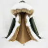 女性の毛皮の女性のフェイクロングパーカーウィンタージャケット女性天然アライグマの襟フード濃い暖かいアウター2022リアルコート