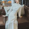 Knöchellanges elegantes beige verbessertes Cheongsam-Vollarm-Gerade-Split-Kleid Frühlings-Baumwollspitze Lang Damen 210603