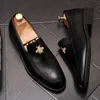 2021 Sommar Män Business Shoes Broderi Moccasins Homecoming Designer Bröllop Man Oxford Flats Big Yards US Storlek: 6.5-9