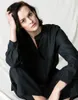 قمصان بلوزات نسائية قميص النساء 2022 خريف السويدية النقية اللون الكلاسيكي البري الأسود والأبيض.