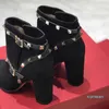إمرأة عالية الكعب أحذية الكاحل الأحذية الجلدية الشتوية مع أعلى حبيبات العجل برشام 2021 أزياء جديدة 2021