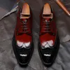Scarpe oxford in vera pelle a punta di ala scarpe a punta stringate con lacci in patchwork brogue scarpe da uomo con plateau da uomo F50