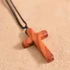 Colliers de pendentif Collier de croix en bois de santal naturel / Pendant pour hommes femmes catholique Christ religieux Jésus Rosaire Gift bijoux