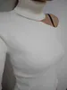女性用の肩の肩のプルオーバーセーターオフ肩長袖タートルネック女性ジャンパーブラックホワイトセクシーな服210811