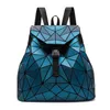 2020 nouvelles femmes hologramme sac à dos sacs à dos géométriques filles voyage sacs à bandoulière pour femmes fourre-tout concepteur de luxe mochila mujer X052260t