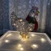 クリスマスの装飾がスカーフとの鶏の鶏肉の赤いお祝いの赤いお祝い2022年の飾り