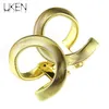 Uken ファッションデザイナージュエリー Elegent 合金ワイドスプリングカフブレスレット腕輪ステートメントジュエリーファッションバングル女性のためのビッグ Q0719
