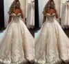 Superbes robes de mariée robe de bal nuptiale hors du train applique en dentelle de lace
