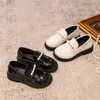 Plana skor Barnens läder Toddler Barn Loafers Baby Girl Black White School for JK Uniform Lolita Princess