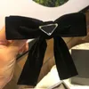 Schattige grote strik haar clip zwart rood vrouwen driehoek brief barrettes geschenk voor liefde vrienden mode haaraccessoires