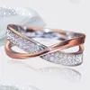 Venta caliente elegante anillo cruzado con piedras creativo Rosegold plata anillo de diamante de doble color para mujer Wed aniversario joyería