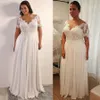 Plus Storlek Chiffon Bröllopsklänningar 2021 Sheer Neck Lace Top Short Sleeves Appliques Custom Beach Bridal Gowns Bride Dress Vestidos de Novia
