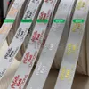 Perosnaliserad Custom Band för presentförpackning Sewing Notions Metallfolie Tryckt Satin Silk Tape Roll med logotyp
