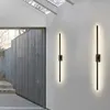 Moderna semplice lampada da parete a LED a tubo lineare su sfondo opposto applique da parete a LED comodino foyer corridoio applique a LED in oro nero 21291E