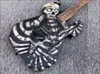 Hembry Hand Carved J Frog George Lynch Skull Bones Electric Guitar Floyd Rose Tremolo, Rosewood Fingerboard, Svart Hårdvara