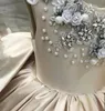 Rückenfreie 2022 Perlen Satin Blumenmädchenkleider Mode Elegante ärmellose kleine Kindergeburtstags-Festzug-Hochzeitskleider