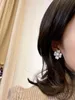 Boucle d'oreille en forme de fleur de charme de qualité de luxe avec couleur blanche et coquille blanche pour les femmes cadeau de bijoux de mariage ont le timbre de boîte PS4236