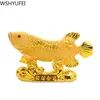 Stile cinese Lucky Home Office Company Car Talisman Money Drawing Fortune Arowana Golden Resin Fish Statua decorativa 210727