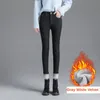 Зимние женские джинсы плюс бархатные суперэластичные брюки сексуальные однотонные теплые повседневные размеры с высокой талией 220224