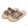 Tofflor Sommarplattform Sandaler Kvinnor Flip Flops Beach Hemskor Leopard Spänne Flat Eva Ljus Casual Kvinna HH687