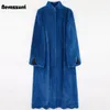 ネラZURRIの冬の長い青の暖かい厚い太いふわふわの太いフッフィーの毛皮のコートの女性のスカッタ裾は線黒韓国のファッションの上着5xl 6xl 7xl 211018