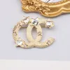 18K vergoldete Buchstabenbroschen Berühmte Marke Luxurys Desinger Brosche Vintage Damen Stern Strass Anzugnadel Modeschmuck Kleidung Dekoration Zubehör