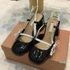 Kvinnors Sandaler Sidor Butterfly Tie Decor Patent Real Läder Sweet Round Toe Sqaure Heels Lolita Style Shoes Luxury Brand 4141