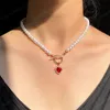 Elegante collana con pendente in pietra preziosa di cristallo rosso a forma di cuore Collana con catena di perle per accessori per gioielli da donna alla moda