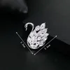 Fashion Classic Sparkling Swan Brosch med AAA Cubic Zirconia Högkvalitativa Metal Lapel Pins Suit Tillbehör Kvinnor