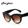 Lunettes de soleil en gros- 2022 Femme Audrey Mode Lunettes Rivets Vintage Femmes Cateye Lunettes Fille Oculos Feminino