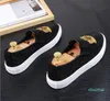 ¡Novedad de 2020! Zapatos planos de cuero con pinchos de lujo, zapatos de vestir con bordado de diamantes de imitación para hombre, zapatillas informales para fumar