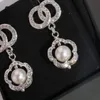 Kvinnor Hängande Örhängen Designer Silver Pearl Diamant Örhängen Lyx Fashion Party Smycken Gift Bouker D'Oreilles Dames D2110075HL