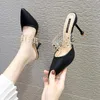 Jurk schoenen 2021 zwarte klinknagel hoge hakken Dames buitenste slijtage slippers met puntige neus sandalen Stiletto hakken mode